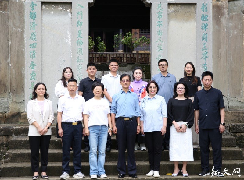 一文一武传薪火 教育救国续新篇——冯文中、冯丹龙在渝追寻先辈足迹