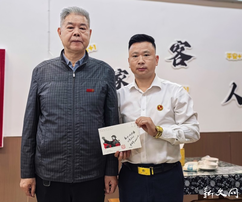 深秋韶山寄深情——重庆毛氏族人及群众自发赴韶山缅怀毛泽东同志