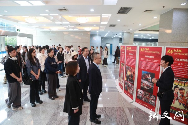“光影忆长征”主题展览走进重庆大学